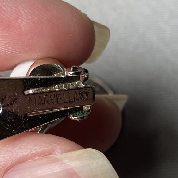 Signed Vintage MARVELLA White Stone with Rhinestones Clip On Earrings - Picture 4 of 4